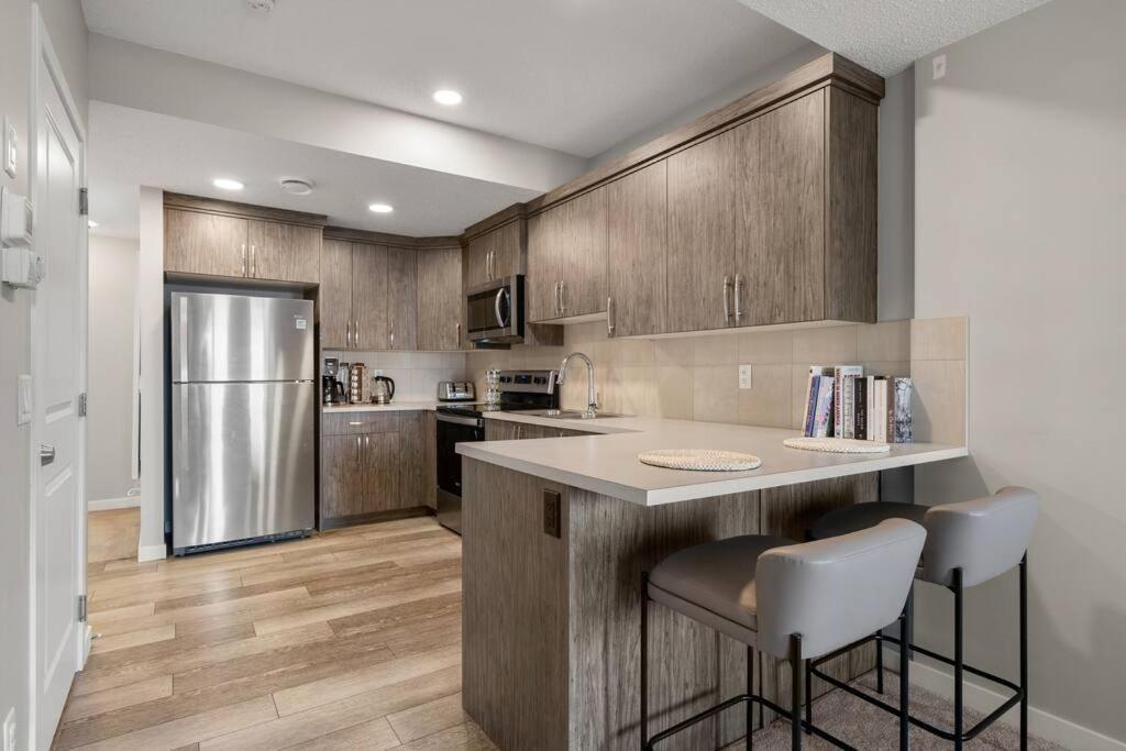 Modern Basement Gem: 2 Bedroom Retreat YYC Exterior foto